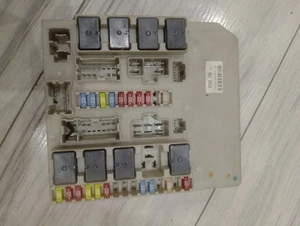 BOITE À FUSIBLES RENAULT CLIO III MODUS 2011r 902663A - Imagen 1 de 4