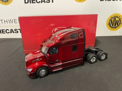 DIECAST MASTERS 71091 1:32 SCALE PETRBUILT MODEL 579 ULTRALOFT TRACTOR UNIT - Image 1 of 4
