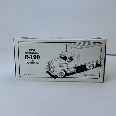 Furgoneta First Gear 1957 International R-190 Dry Goods 1:34 Springfield Motor Freight Foto 1 de 4