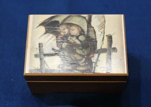 VINTAGE HUMMEL WOODEN MUSIC JEWELRY BOX "RAINDROPS" UMBRELLA FENCE - SWISS - Picture 1 of 5