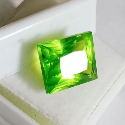 Piedra preciosa suelta de peridoto verde natural impecable con forma de baguette de 10,55 quilates CERTIFICADA Foto 1 de 3