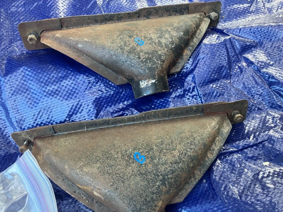 MG MGB HEATER VENT PAIR VENTS - Image 1 of 1