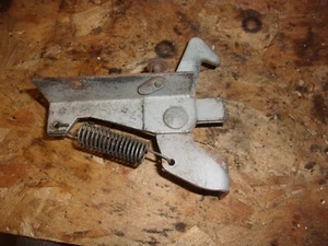 1976 95 jeep CJ YJ hood safety secondary catch latch with bolts - Foto 1 di 4