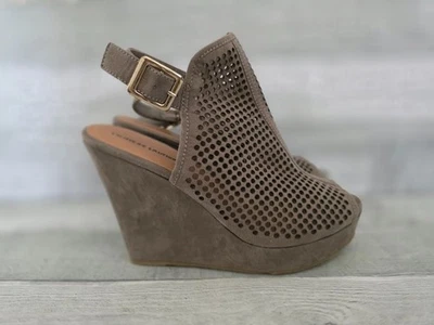 Sandalias de cuña chinas de lavandería color topo peep toe talla 10 con diseño perforado Foto 1 de 4