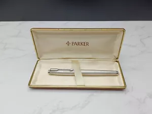 Nice PARKER FOUNTAIN PEN - Silver Plated - NIB 18K Gold - With Box AF07-1613 - Picture 1 of 24