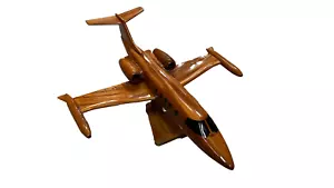 Modelo de avión de escritorio Lear 35 de madera de caoba - Imagen 1 de 5