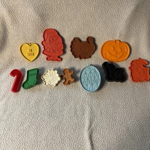 Vintage Hallmark Plastic Cookie Cutters Lot of 11 – Holiday Shapes, Retro - Picture 1 of 16