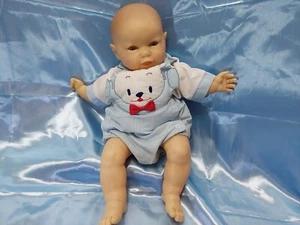 VINTAGE BERJUSA 53 19 ZOLL BABY PUPPE HASELNUSS SCHLAFAUGEN SUPER SÜSS BLAU OUTFIT - Bild 1 von 24