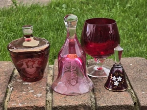 Cranberry Rubin Böhmische Glas Deckelschale, Glas & Glocken - Bild 1 von 1