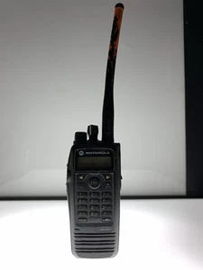 Talkie-walkie radio bidirectionnel Motorola XPR 6550 VHF 136-174 MHz AAH55JDH9LA1AN - Photo 1/6