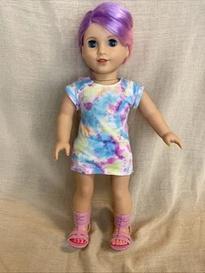 American Girl Truly Me Puppe mit lila & rosa Haaren, blaue Augen 18" Batik Kleid - Bild 1 von 15