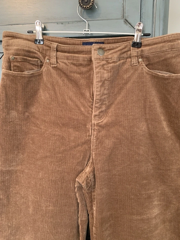 Womens Charter Club Cropped Cordoroy Pants. Size 12 - Image 1 of 4