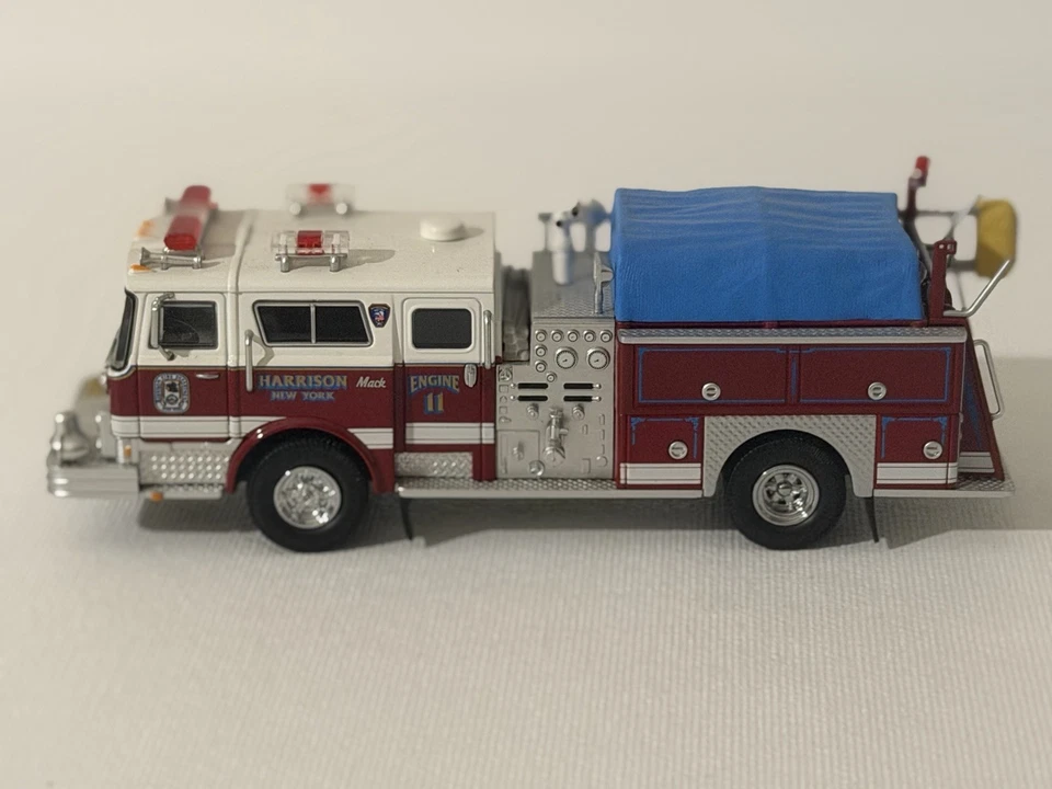 Bomba Code 3 Harrison, NY Mack CF (Borgoña) Motor 11 (12500) Foto 1 de 4