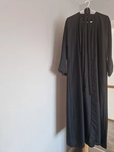 Schwarze schlichte Abaya mit innen ärmellosem Slip - Bild 1 von 5