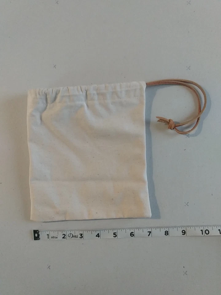 Bolsa de tela con cordón hecha a mano, bolsa de raciones Poke, recreación en polvo negro Foto 1 de 4