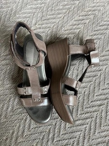 Naot 39 US 8-8.5 Leather Women's Metallic Platform Sassy Sandals - Picture 1 of 13