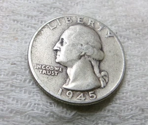 1945-P Washington Quarter 90% Silver Coin #CU69 - Picture 1 of 2