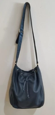 Bolso de hombro vintage de cuero negro con cordón Fossil 75082 Foto 1 de 4