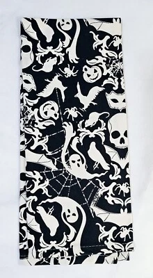 Черно-белое кухонное полотенце с привидениями и черепами для Хэллоуина чайное полотенце - Изображение 1 из 3