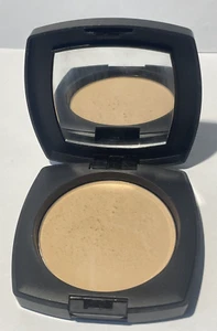 Arbonne SHEER PRESSED POWDER [MEDIUM] MIRROR COMPACT RARE - Picture 1 of 4