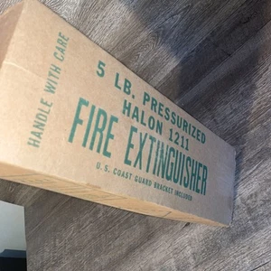 American Halon 1211 Fire Extinguisher With Bracket 5 Lbs New Marine - Picture 1 of 5