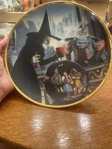 WIZARD OF OZ COLLECTOR PLATE--THE WITCH CASTS A SPELL. The Hamilton Collection - Picture 1 of 10