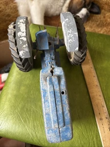 Vintage 1970's FORD 4000 TRACTOR SPLIT GRILL VERSION DIE CAST METAL  TRACTOR - Picture 1 of 8