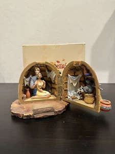 Disney Figure/Figurine Resin Hinged Box - POCAHONTAS w/Meeko & John Smith - Picture 1 of 7