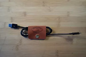 EARBUD WRAP.CORD HOLDER.CORD ORGANIZER.MADE IN THE U.S.A. solid brass snap gifts - Photo 1 sur 12