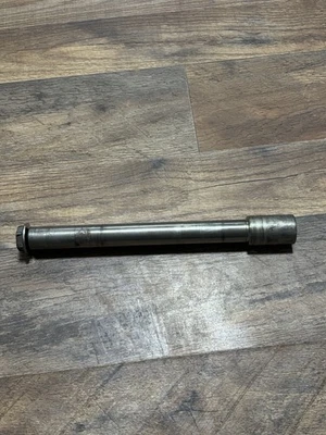 Eje de rueda delantera Yamaha Yzf R1 2009-14 YAM002 Foto 1 de 4