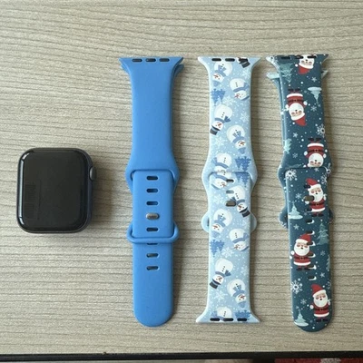 Apple Watch Series 4 44 毫米深空灰色铝合金表壳蓝色运动型表带 (MTUW2L/A) — 第 1/3 张图片