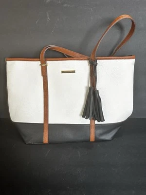 "Bolso de hombro con cúpula Anne Klein 17"" L 11"" H" Foto 1 de 4