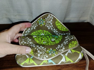 Cartera Muñequera Vera Bradley Retirada Marrón, Verde Lima y Blanco Geométrica Foto 1 de 4