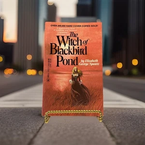 The Witch of Blackbird Pond By  Elizabeth George Speare Paperback 1977 - Imagen 1 de 5