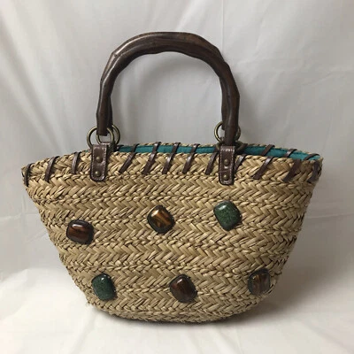 Bolso de mano de paja tejido Nine West asas de madera y piedras preciosas playa Foto 1 de 4