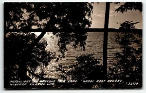 Postal RPPC Moonlight on Presque Isle Lake Shady Rest Resort Winegar Wisconsin - Imagen 1 de 2