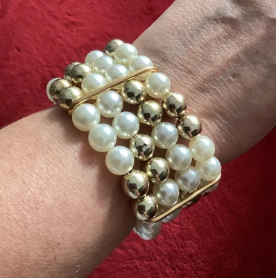 Armband aus weißen und goldenen Perlen/4-reihig/4 cm breit/neu/elastisch - Bild 1 von 3