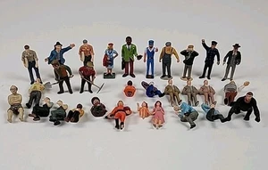 Vintage gemischtes Set mit 30 stehenden & sitzenden Zugpersonen, Figuren, 3" bis 3,5" groß - Bild 1 von 10
