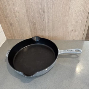 Staub Cast Iron 11 Inch 28 Frying Fry Pan Skillet Graphite Grey France 2 Spout - Picture 1 of 9