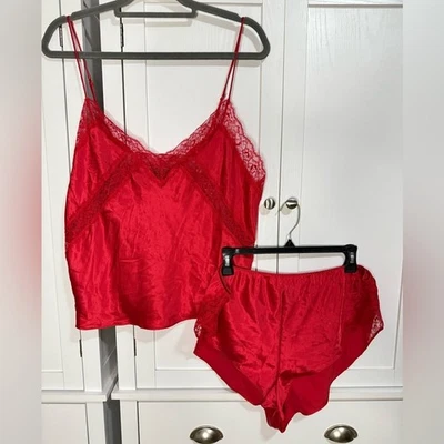 NUEVO CON ETIQUETAS Victoria's Secret Rojo Satén Encaje Prendas para Dormir Conjunto Cami Pantalones Cortos XL Lencería Foto 1 de 4