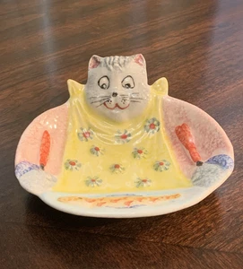 Ceramic Small Cat Dish Italy Multipurpose Fish In Front of Kitty Wearing Bib - Picture 1 of 10