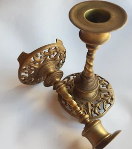 Antiguo vástago giratorio Art Nouveau latón fundido candelabros iglesia 13 cm Inglaterra - Imagen 1 de 23