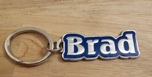 Brad personalisierter Schlüsselanhänger mit Namen, blau und silber, Metall, NEU - Bild 1 von 2