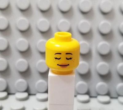 LEGO Nueva Minifigura Amarilla Cabeza Dormir Cara Pecas Sonrisa Foto 1 de 2
