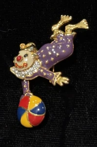 Vintage lila Clown Brosche Gelenkkugel goldfarben Emaille Strass 2”x1,5” - Bild 1 von 7