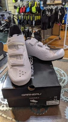 Louis Garneau Men's Chrome II Road cycling shoes 43/9.5, 3 hole cleat white,new! - Image 1 of 4