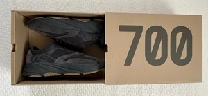 adidas Yeezy Boost 700 V2 Utility Black - Größe 47 1/3 (EU), US 12.5 - Bild 1 von 6
