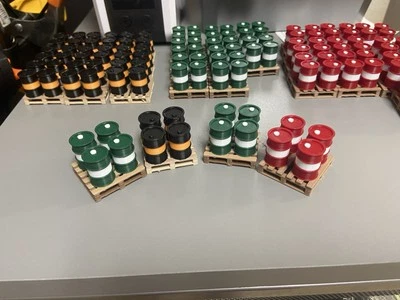 O Scale Pallet Of Barrels, 4 Pallets And 16 Barrels per set - Image 1 of 4