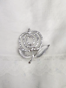 Broche prendedor manzana Sarah Coventry tono plateado firmado disfraz vintage regalo profesor - Imagen 1 de 9