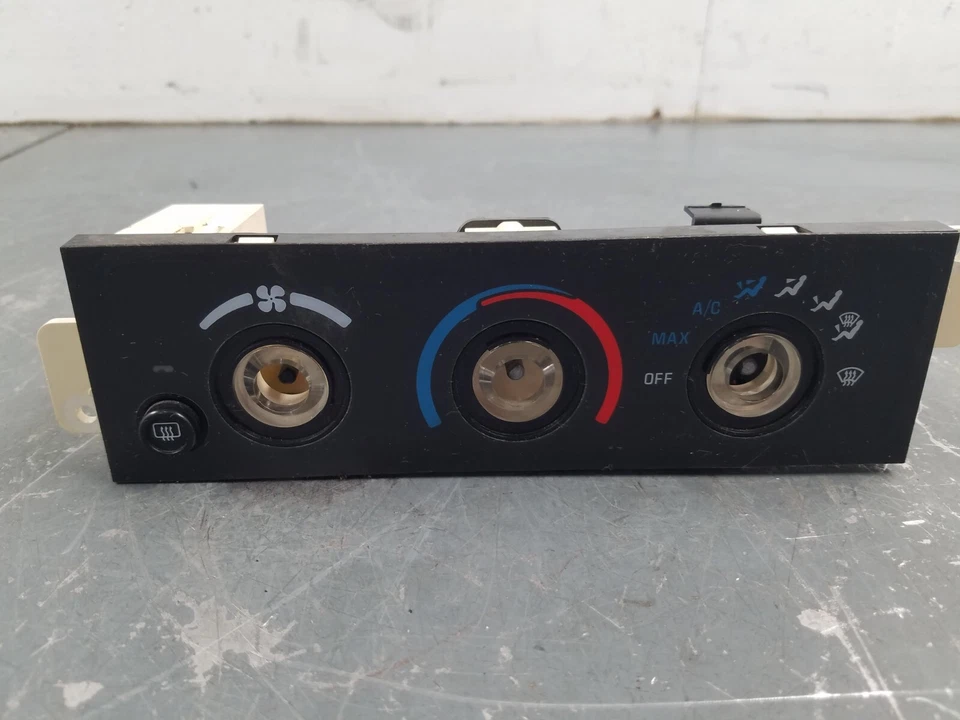 2002 Chevy Camaro SS Climate Control Panel #0914 VV9 Foto 1 de 4